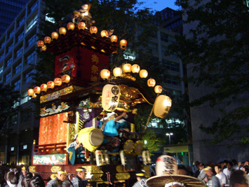 丸の内 お祭り 神輿