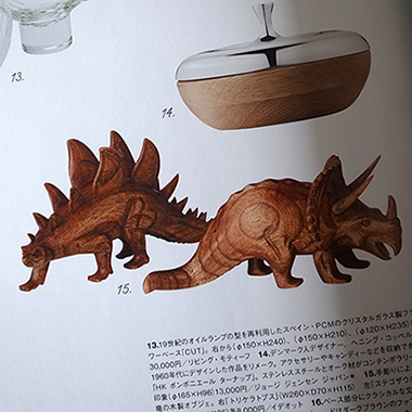 木製恐竜オブジェ